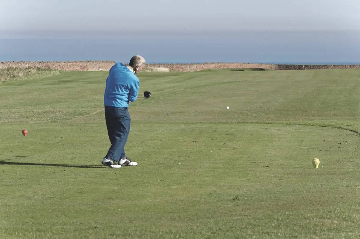 how-to-pick-the-best-perfect-Golf-Driver-For-Seniors.jpg
